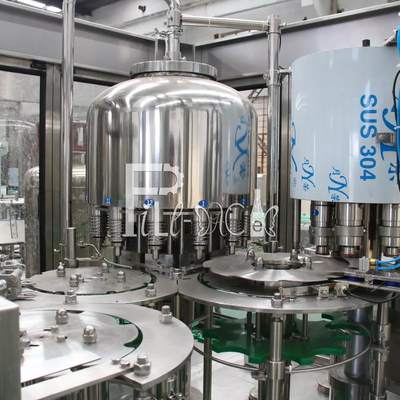 Linea di produzione di plastica dell'acqua minerale della bottiglia 4000BPH Monoblock 2L che risciacqua coperchiamento di riempimento fornitore
