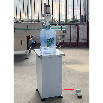 Bottiglia di plastica automatica 3 galloni 5 galloni attrezzatura della tappatrice dell'acqua in bottiglia da 20 litri per la macchina di rifornimento di gallone fornitore