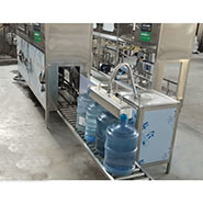 Linea di riempimento di gallone sanitario di 18.9L Monoblock 120 BPH fornitore
