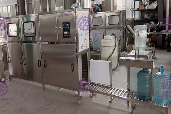 Una strada 120 BPH macchina di rifornimento dell'acqua da 5 galloni fornitore