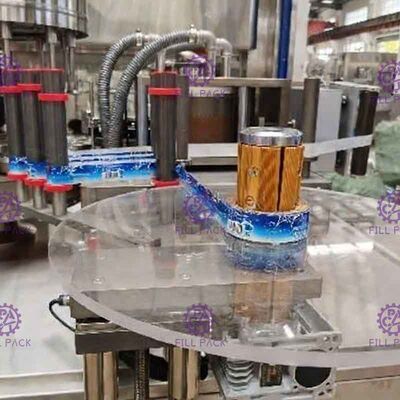 Applicatore caldo dell'etichetta dell'attrezzatura dell'etichettatrice della colata della colla di OPP dell'etichettatore rotatorio della bottiglia per la fabbrica di plastica dell'acqua di bottiglia fornitore