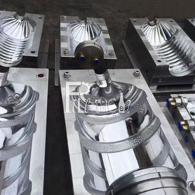 Una macchina di plastica di fabbricazione della bottiglia del radiatore 120BPH fornitore