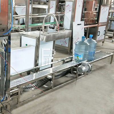 3.4*0.78*1.95m 3 in 1 linea di riempimento di gallone di 120 BPH fornitore