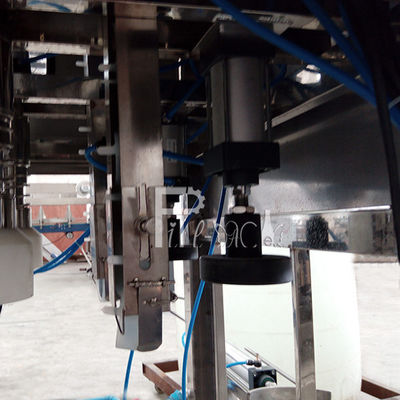 Due selezionatori SUS304 300 BPH dei cappucci riempitore della bottiglia da 5 galloni fornitore