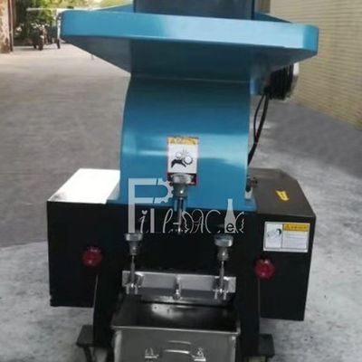 macchina dello stampaggio ad iniezione del semilavorato di 65mm fornitore