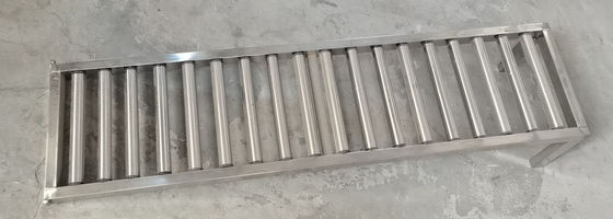 Materiali di consumo della pianta acquatica di gallone del trasportatore a rulli per la linea di produzione della bottiglia di gallone fornitore