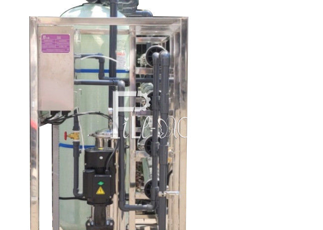 Pianta del RO dell'acqua potabile 2000 LPH con sterilizzatore UV fornitore
